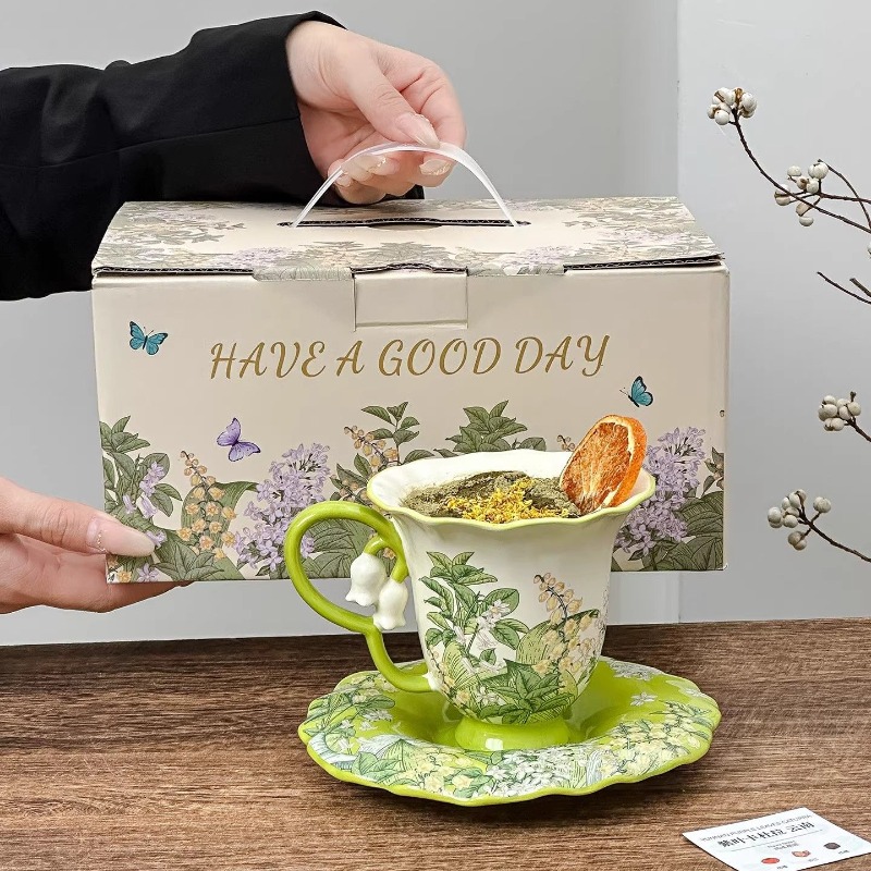 スズランの花が咲くアフタヌーンティーセット - 精巧な高級陶 - Chamomile Tea のレビューと価格