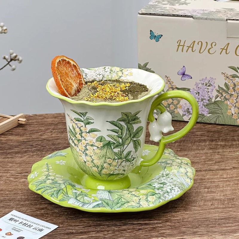 スズランの花が咲くアフタヌーンティーセット - 精巧な高級陶 - Chamomile Tea のレビューと価格